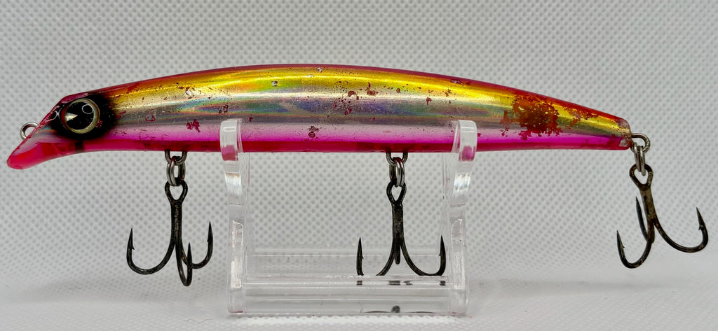ima Sasuke 120 Reppa – head-on three-quarter view showing eye, bib, pink head and holographic gold body