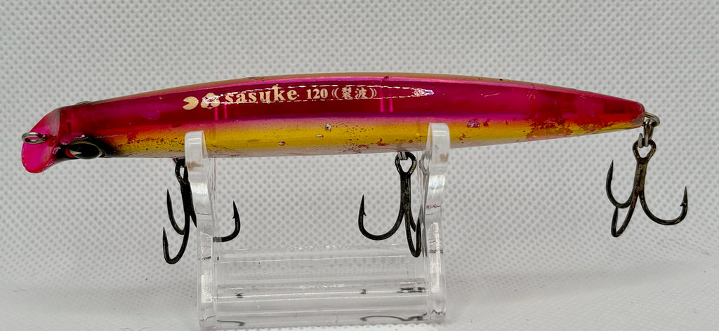ima Sasuke 120 Reppa – opposite side showing Sasuke 120 body marking, holographic gold back and pink belly
