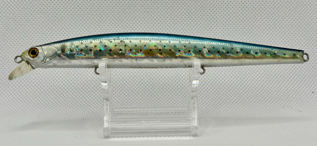 System Minnow 139F – head-on three-quarter view showing blue back, holographic silver body, gold eye and bib