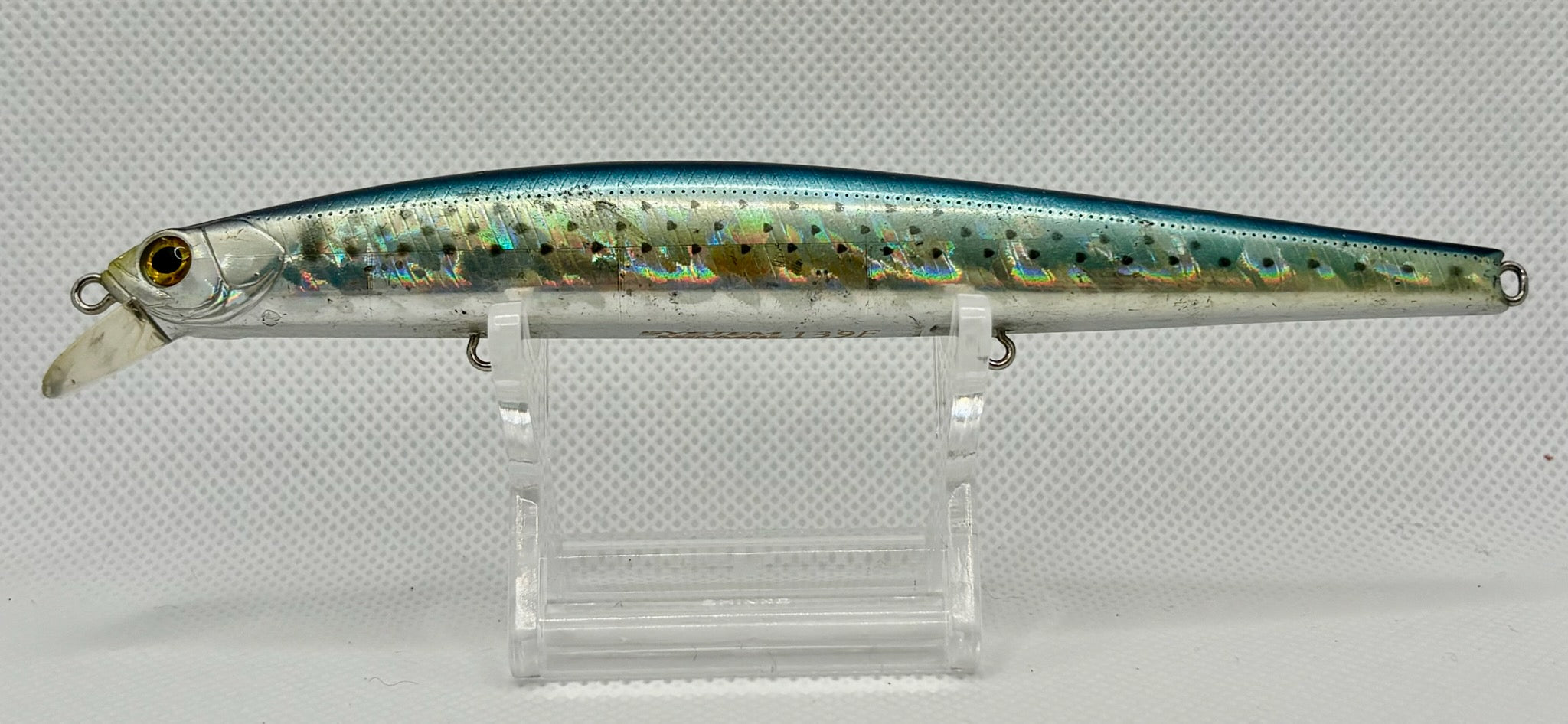 System Minnow 139F – head-on three-quarter view showing blue back, holographic silver body, gold eye and bib