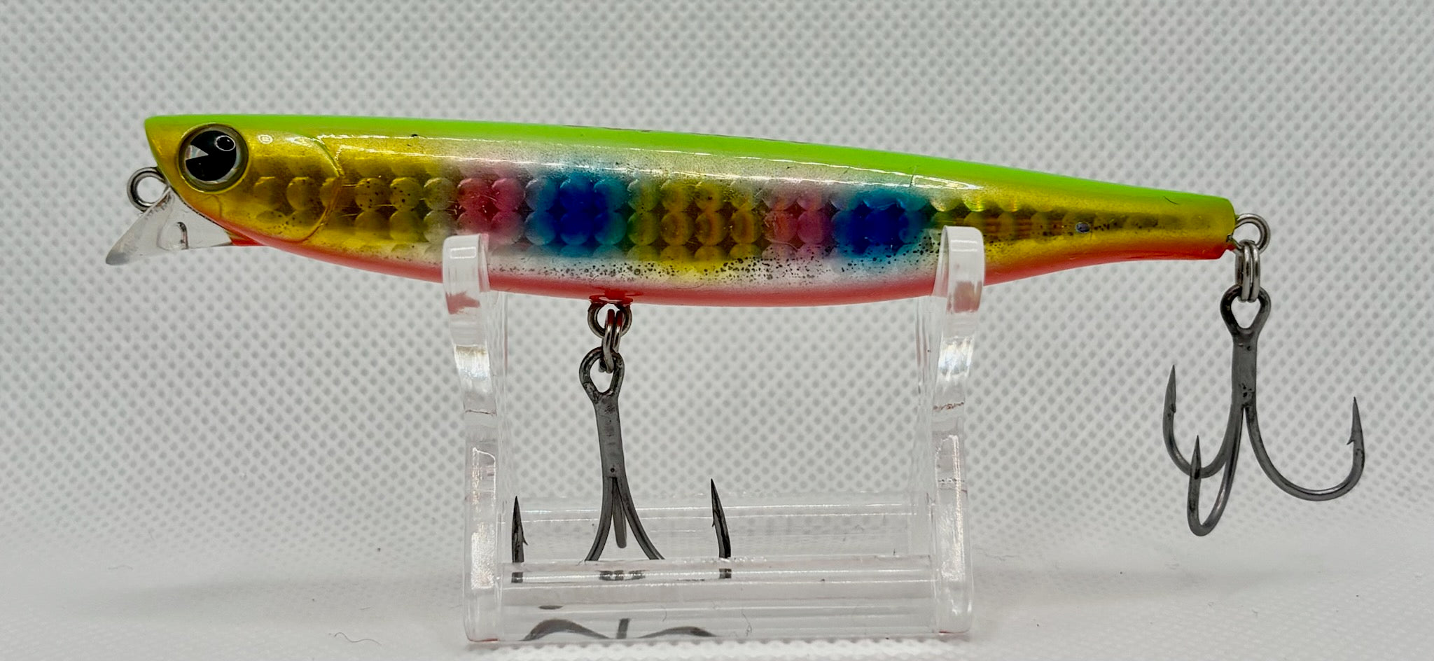 ima p-ce 100 – head detail showing eye, bib and front hook hanger with chartreuse/gold finish