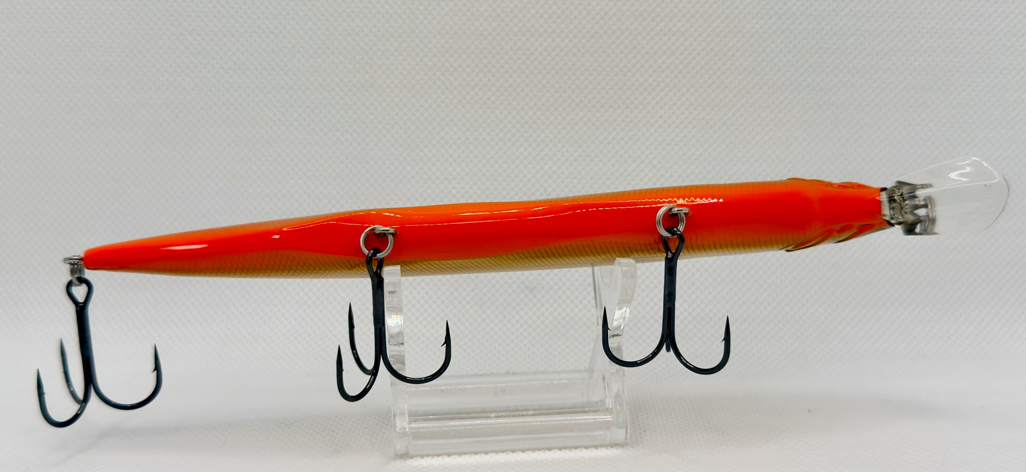Ito Kamata Sukari AYU 160 – belly showing orange finish and hook hangers