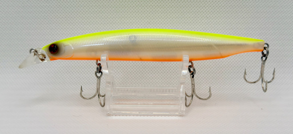 Daiwa Shore Line Shiner Z Vertice R 140F Chartreuse Pearl – side A showing chartreuse back and orange belly