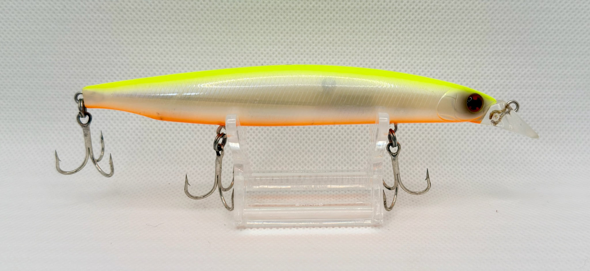 Daiwa Shore Line Shiner Z Vertice R 140F – side B showing pearl white body