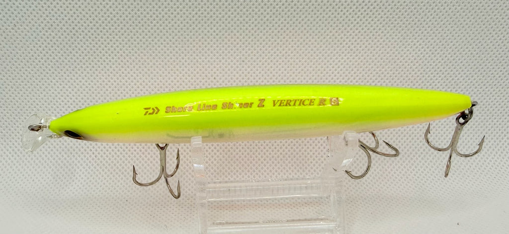 Daiwa Shore Line Shiner Z Vertice R 140F – top showing model script and chartreuse back