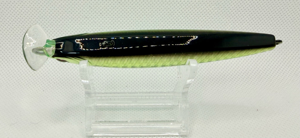 Daiwa Shore Line Shiner Z Set Upper S – dark colourway side showing black back and chartreuse belly