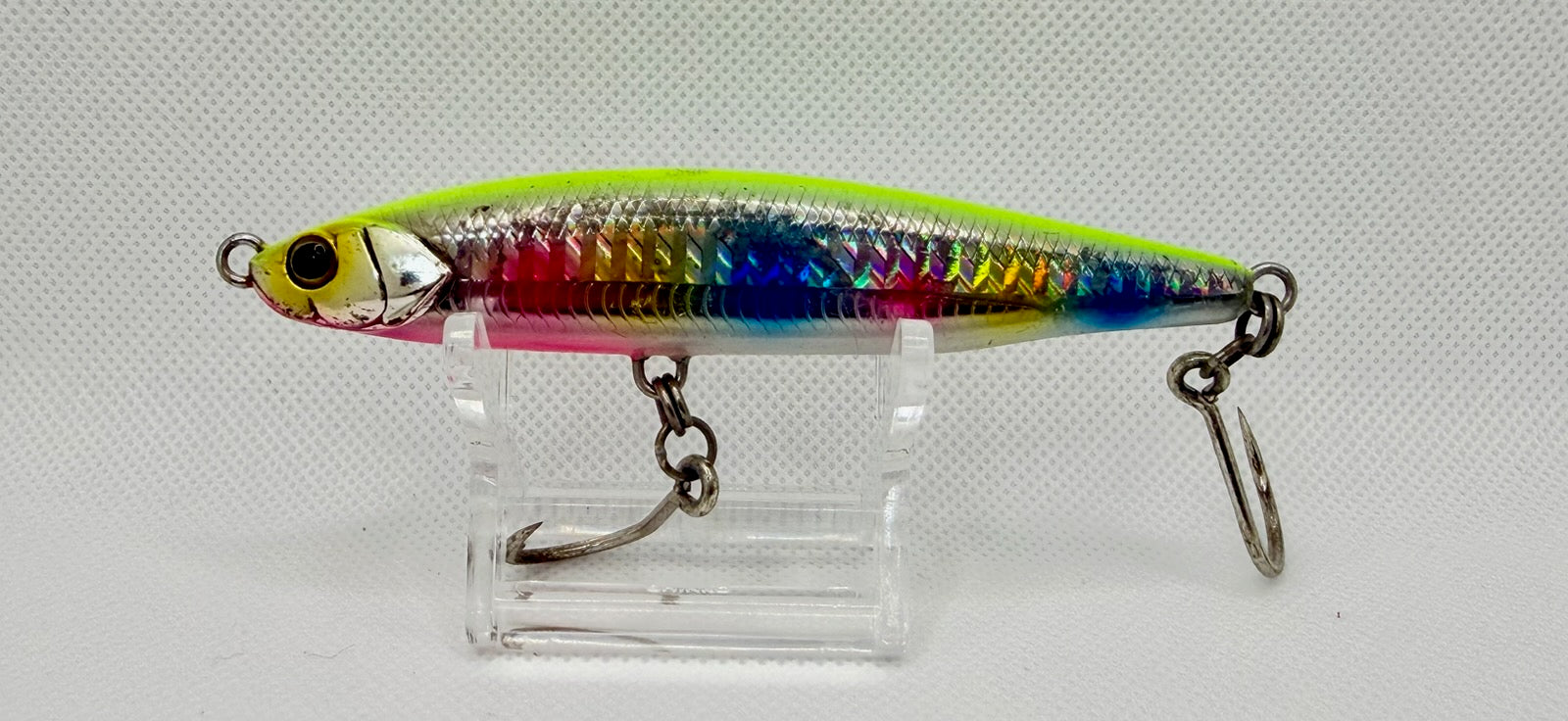 Maria Big Backer Stickbait Rainbow Sardine – front angle showing chartreuse back and holographic rainbow body with inline hook