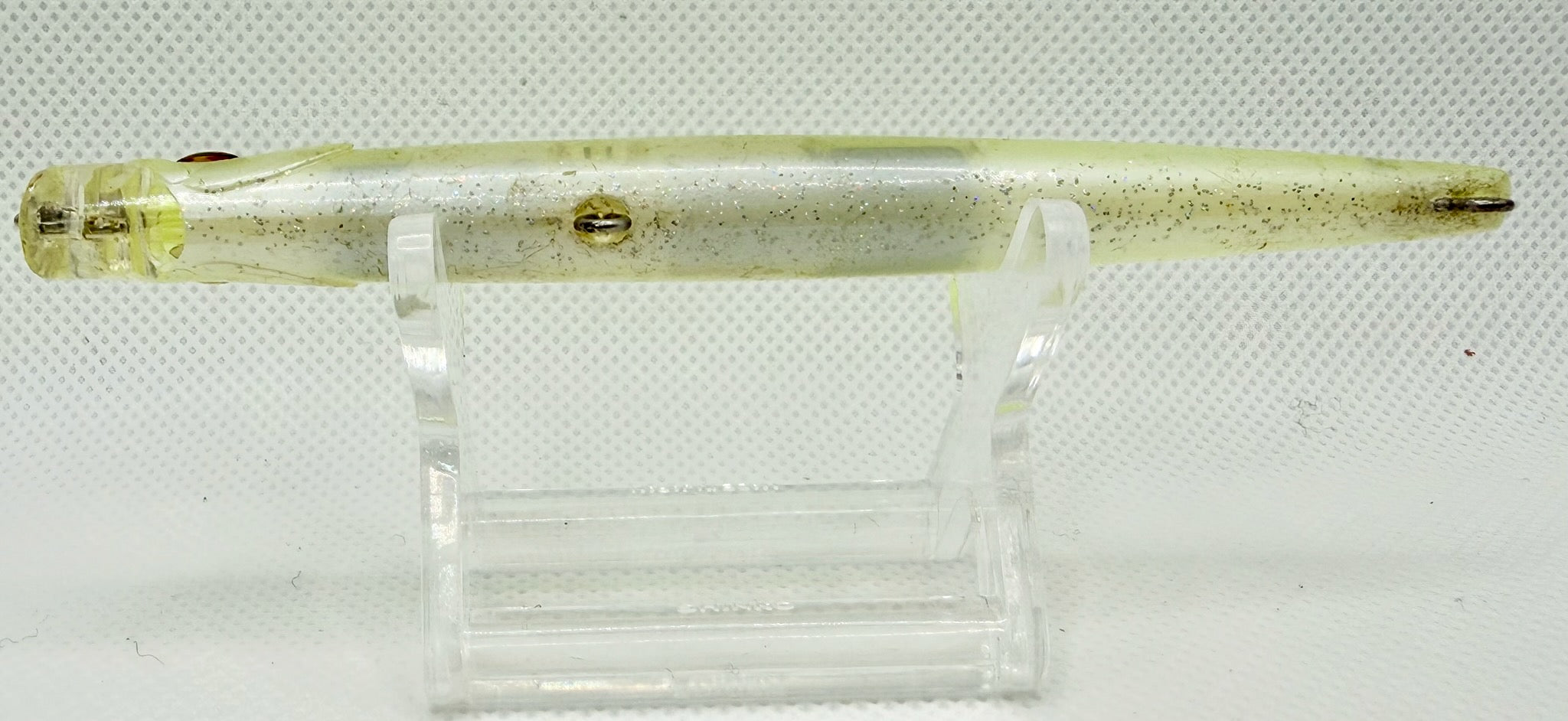 Daiwa Morethan Lazy Slim S-LV – belly view showing clear ghost glitter body and hook hanger positions