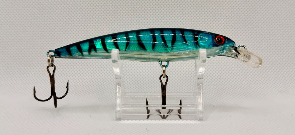 Japanese JDM Floating Minnow 95mm Blue Tiger – reverse side with twin trebles
