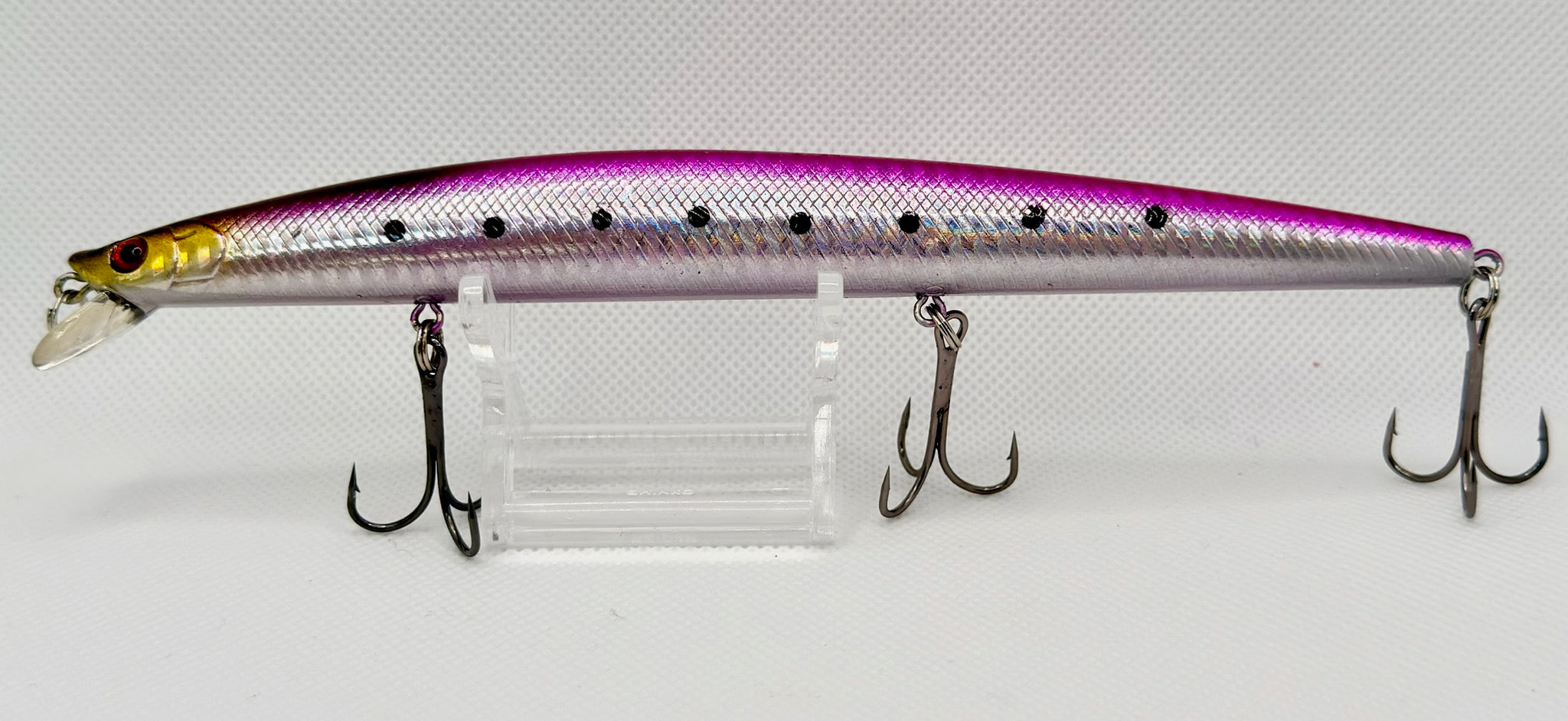 Japanese JDM Floating Minnow 175mm Pink Sardine – side view with trebles fitted