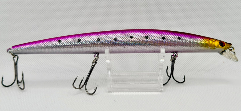 Japanese JDM Floating Minnow 175mm Pink Sardine – reverse side with trebles fitted