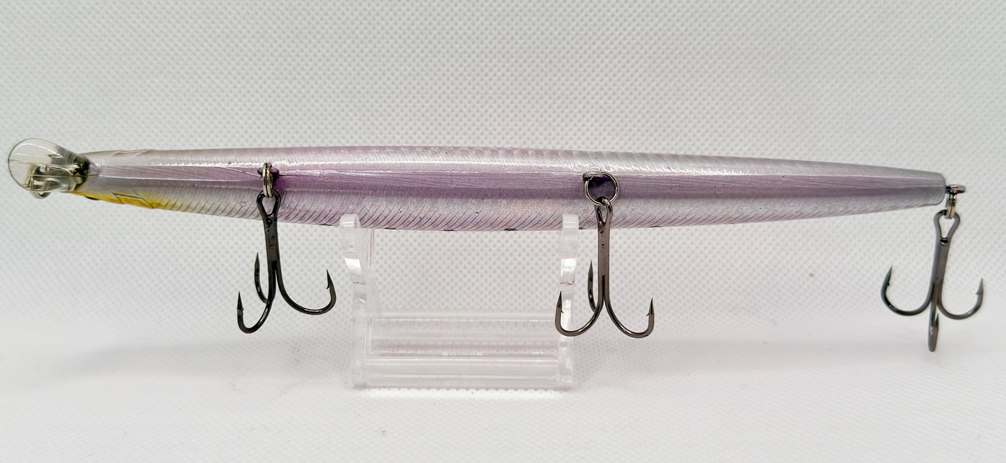 Japanese JDM Floating Minnow 175mm – pearl lavender colourway side view with trebles
