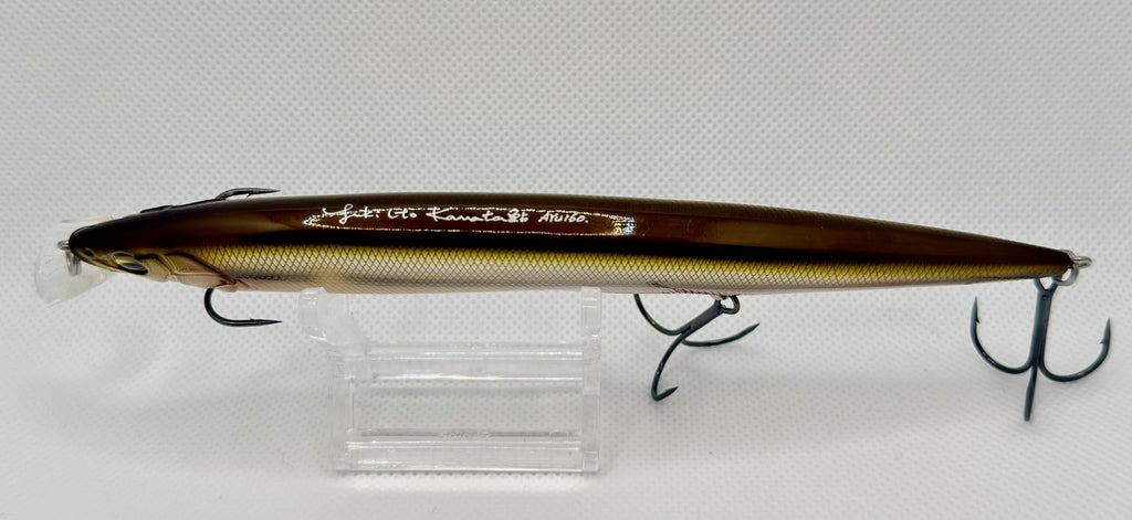 Ito Kamata AR160 – body detail showing Ito Kamata AR160 gold script branding