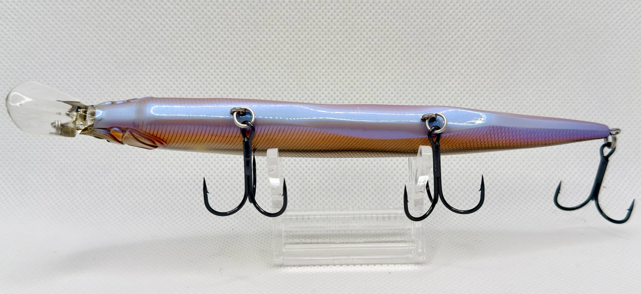 Ito Kamata AR160 160mm – pearl lavender colourway side view with black trebles