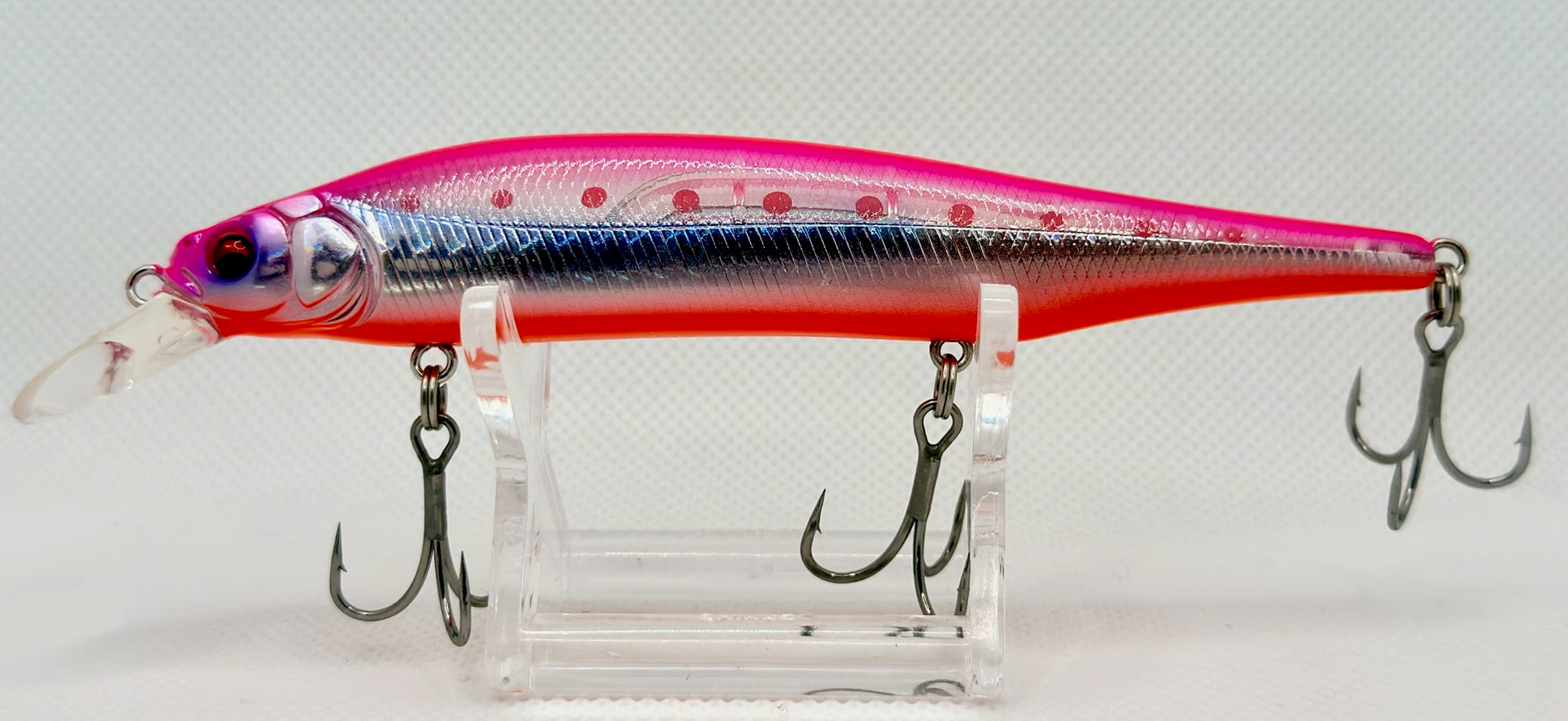 Y.K. Lure X-90 Long Minnow 115mm Pink Chrome – side view with hooks